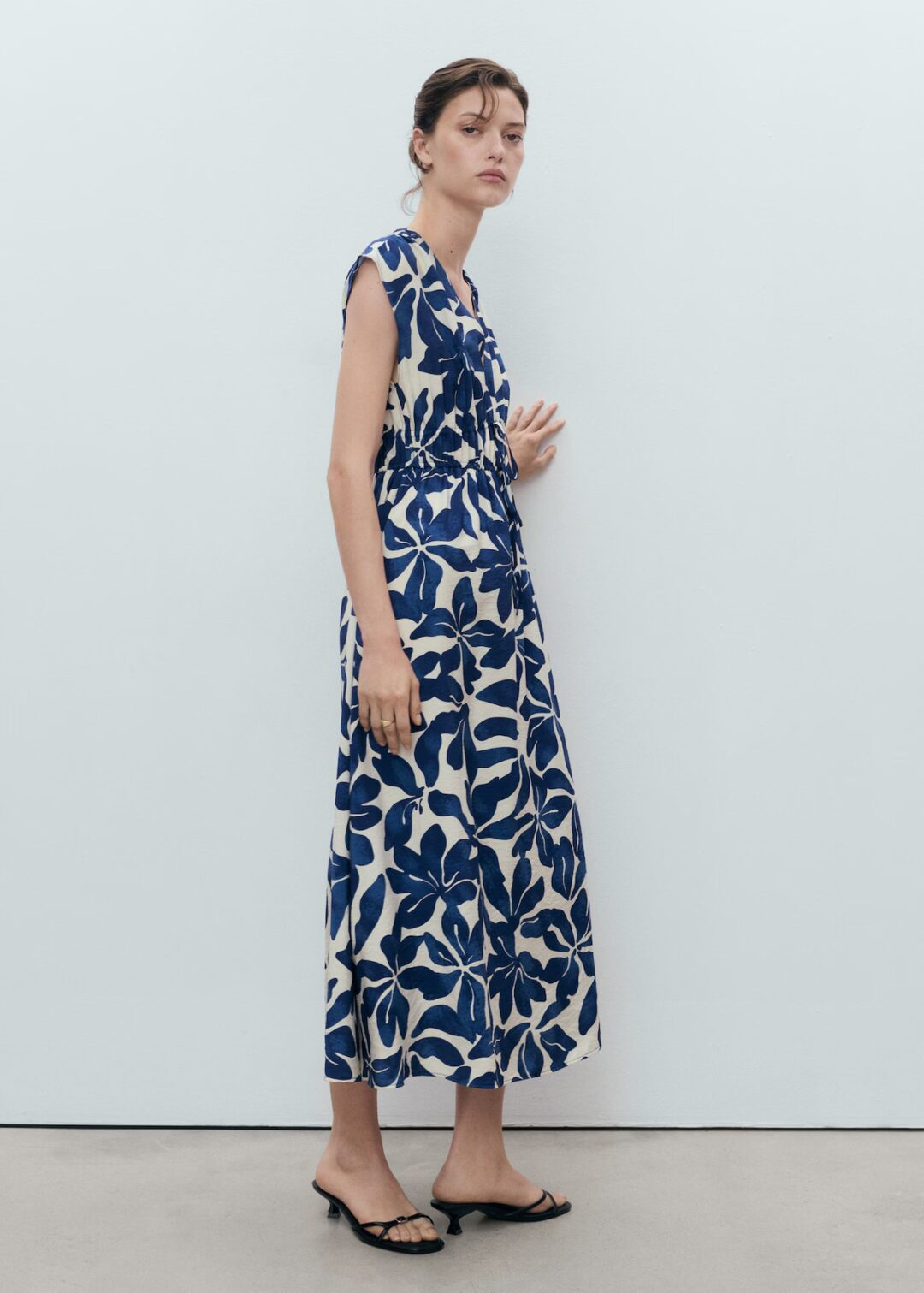 Vestido largo floral azul MANGO