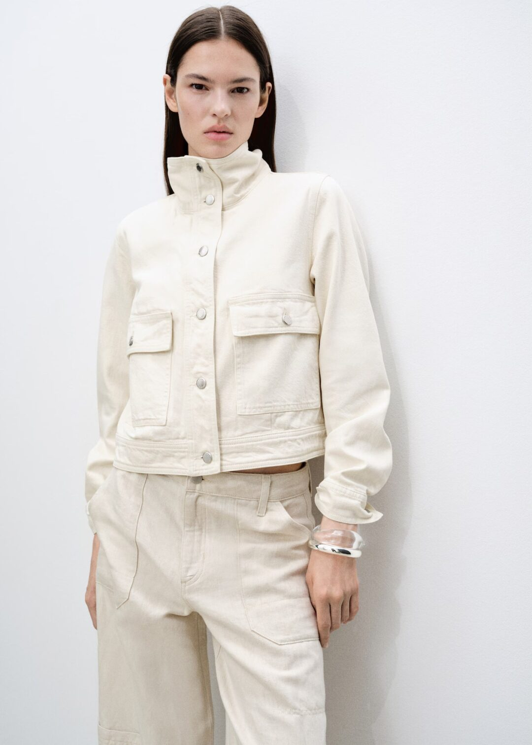 Chaqueta cuello alto bolsillos MANGO