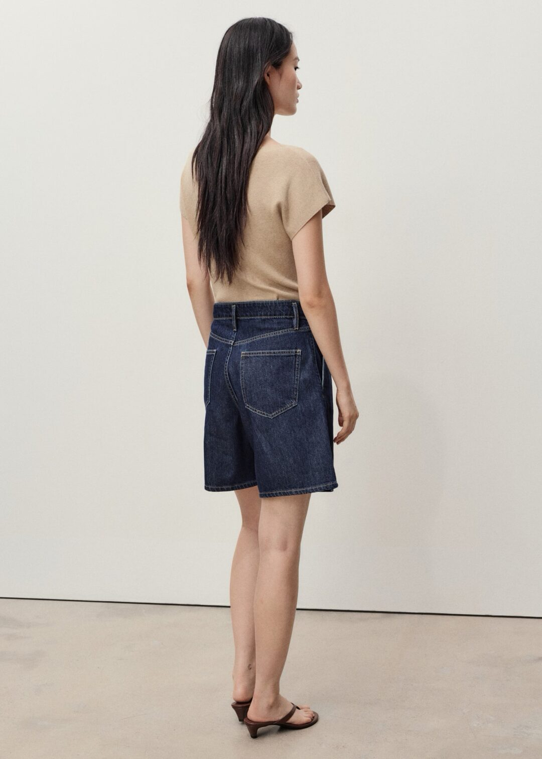Bermudas denim tiro medio pinzas MANGO - Image 2