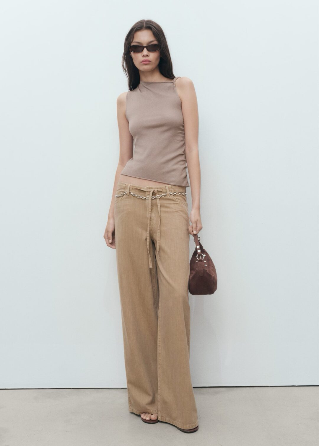 Pantalón denim Wideleg cinturón arena MANGO