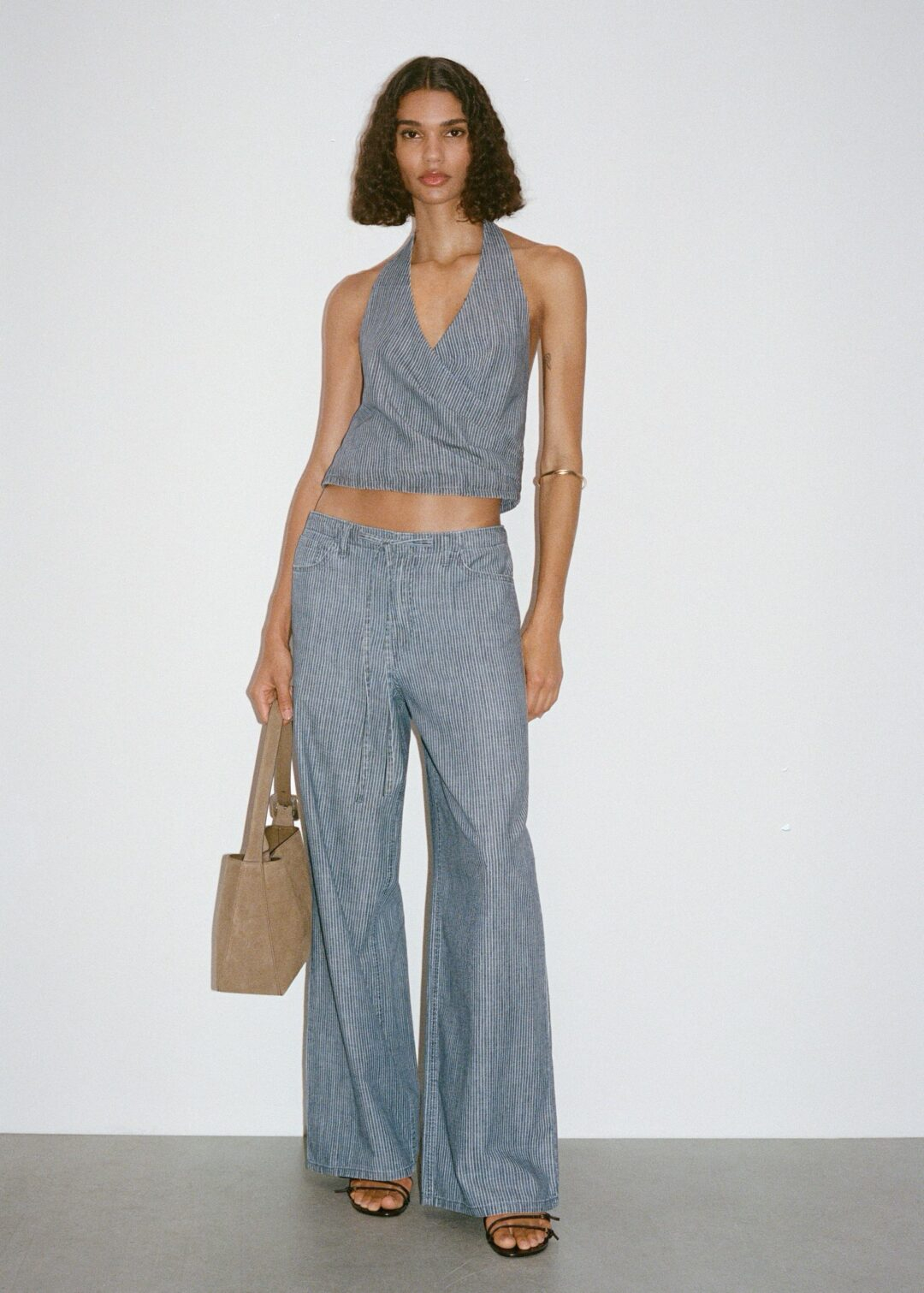Pantalón denim Wideleg cinturón azul MANGO