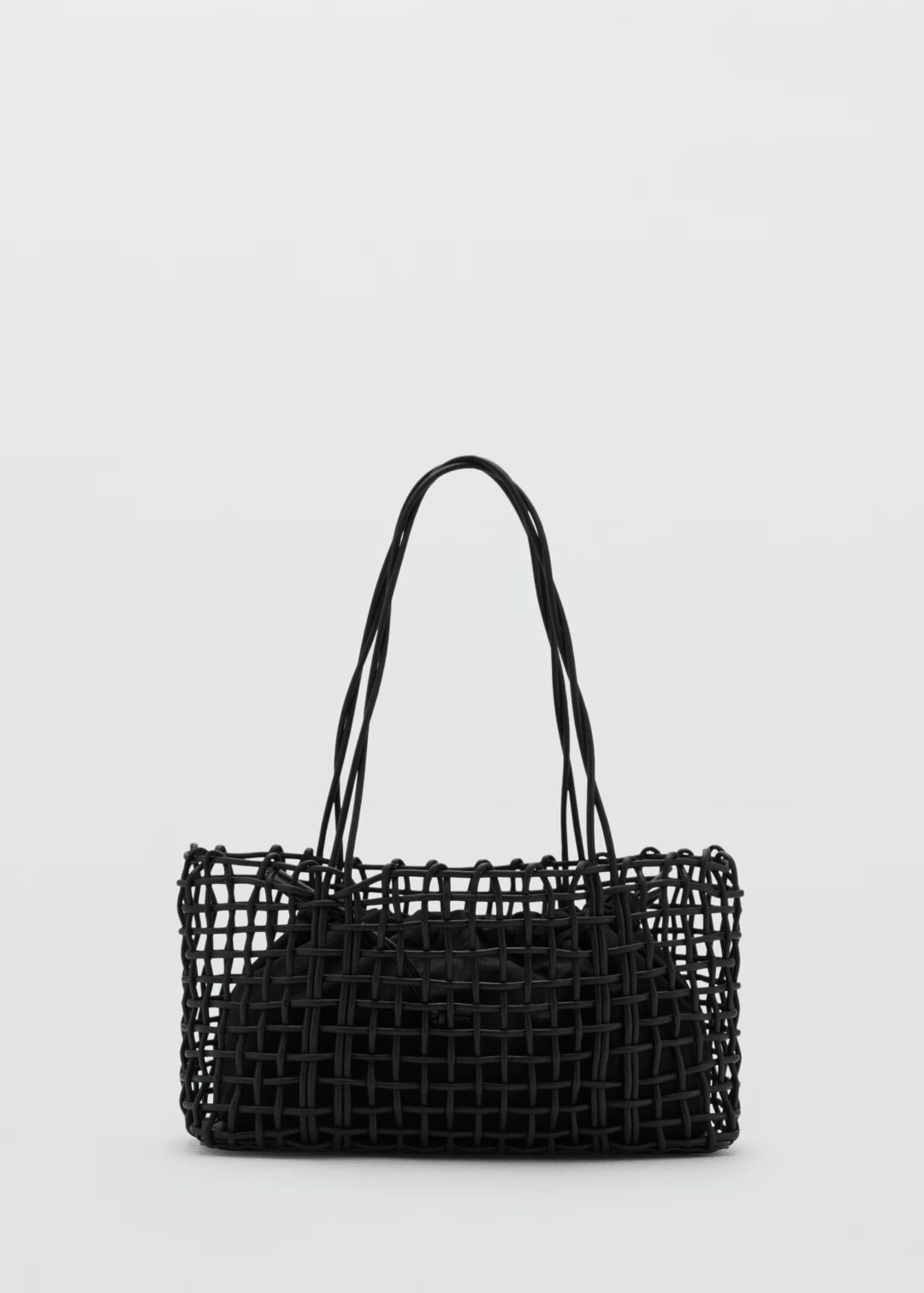 Bolso hombro trenzado negro MANGO