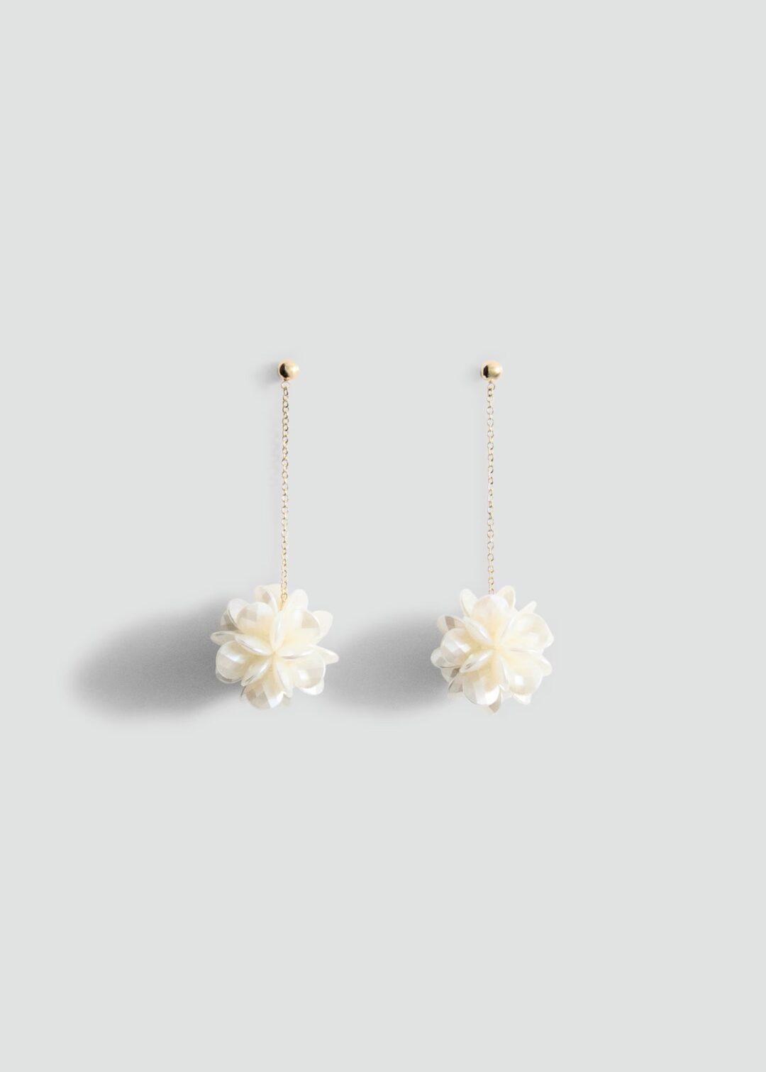 pendientes largos flores oro MANGO - Image 2