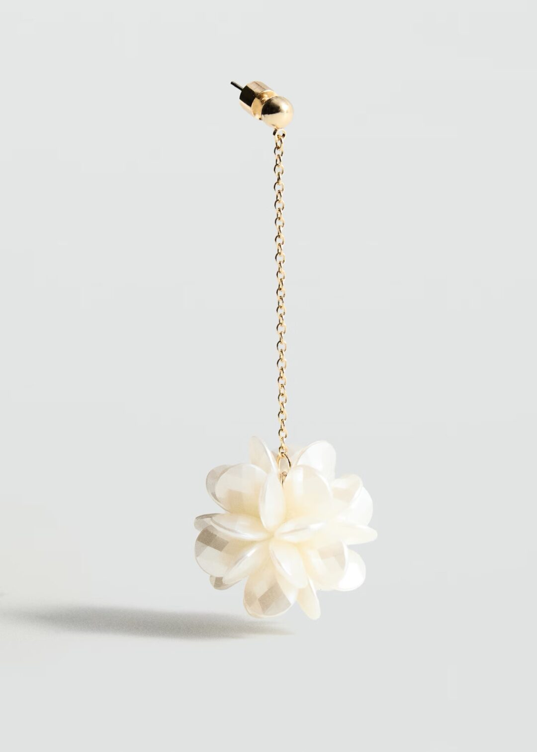 pendientes largos flores oro MANGO - Image 3
