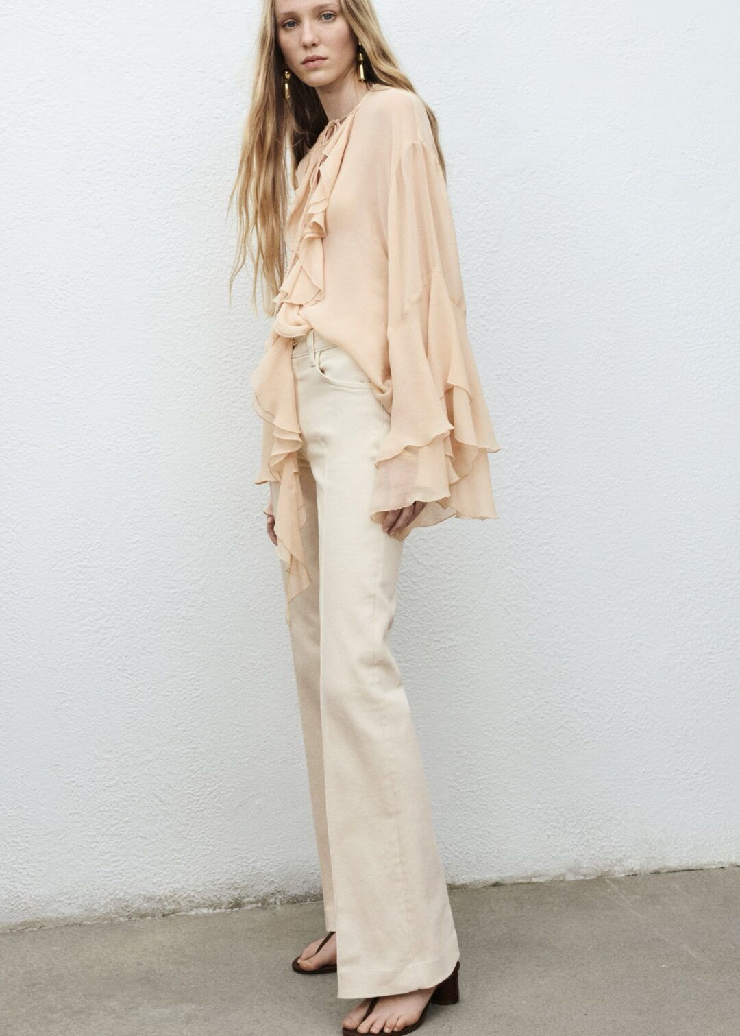 Jeans flare tiro medio mango