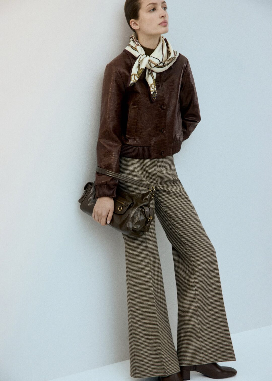 Chaqueta bomber efecto piel Mango