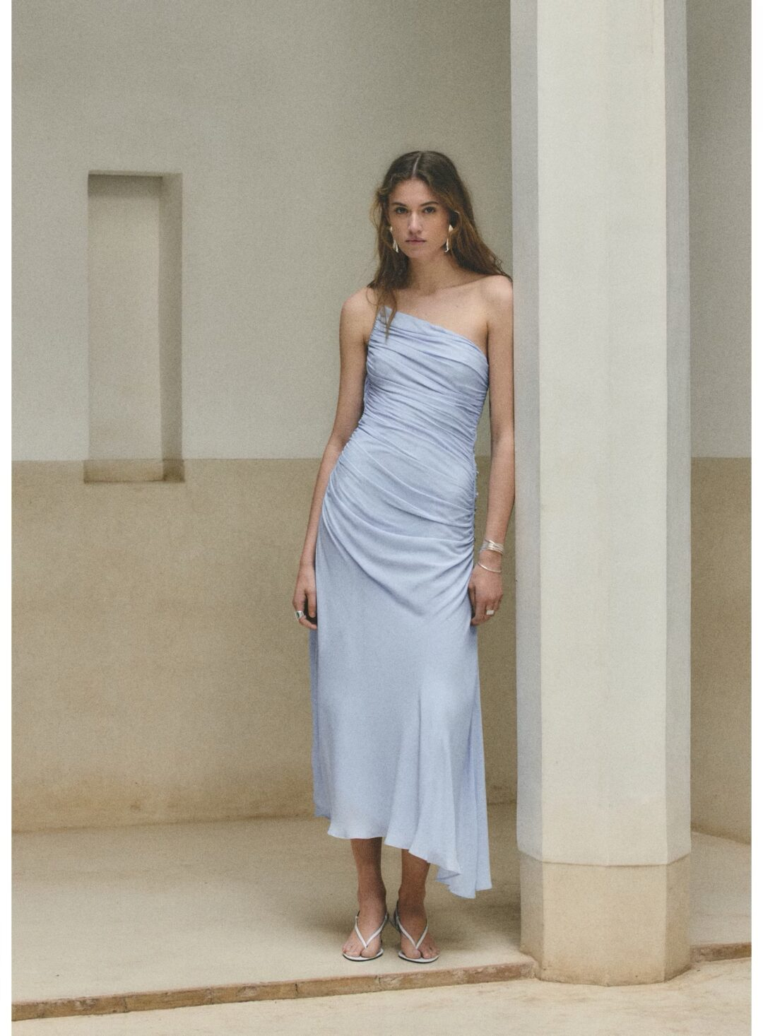 VESTIDO ASIMÉTRICO FRUNCIDO MANGO