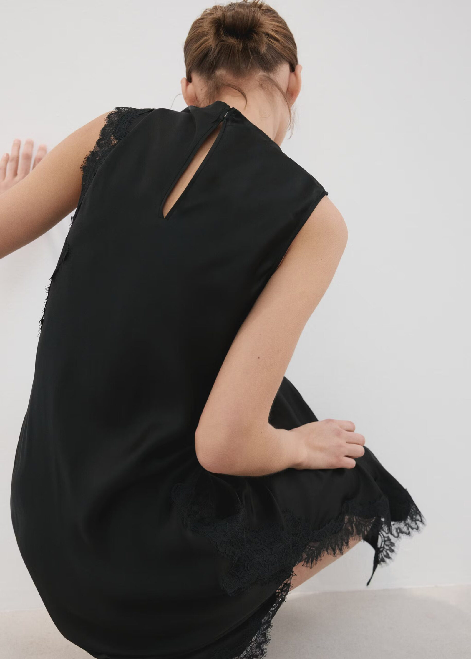 VESTIDO SATINADO DETALLES ENCAJE MANGO 5 VESTIDO SATINADO DETALLES ENCAJE MANGO - Image 5