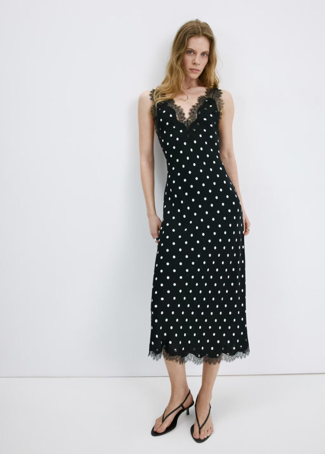 VESTIDO LUNARES DETALLE ENCAJE MANGO