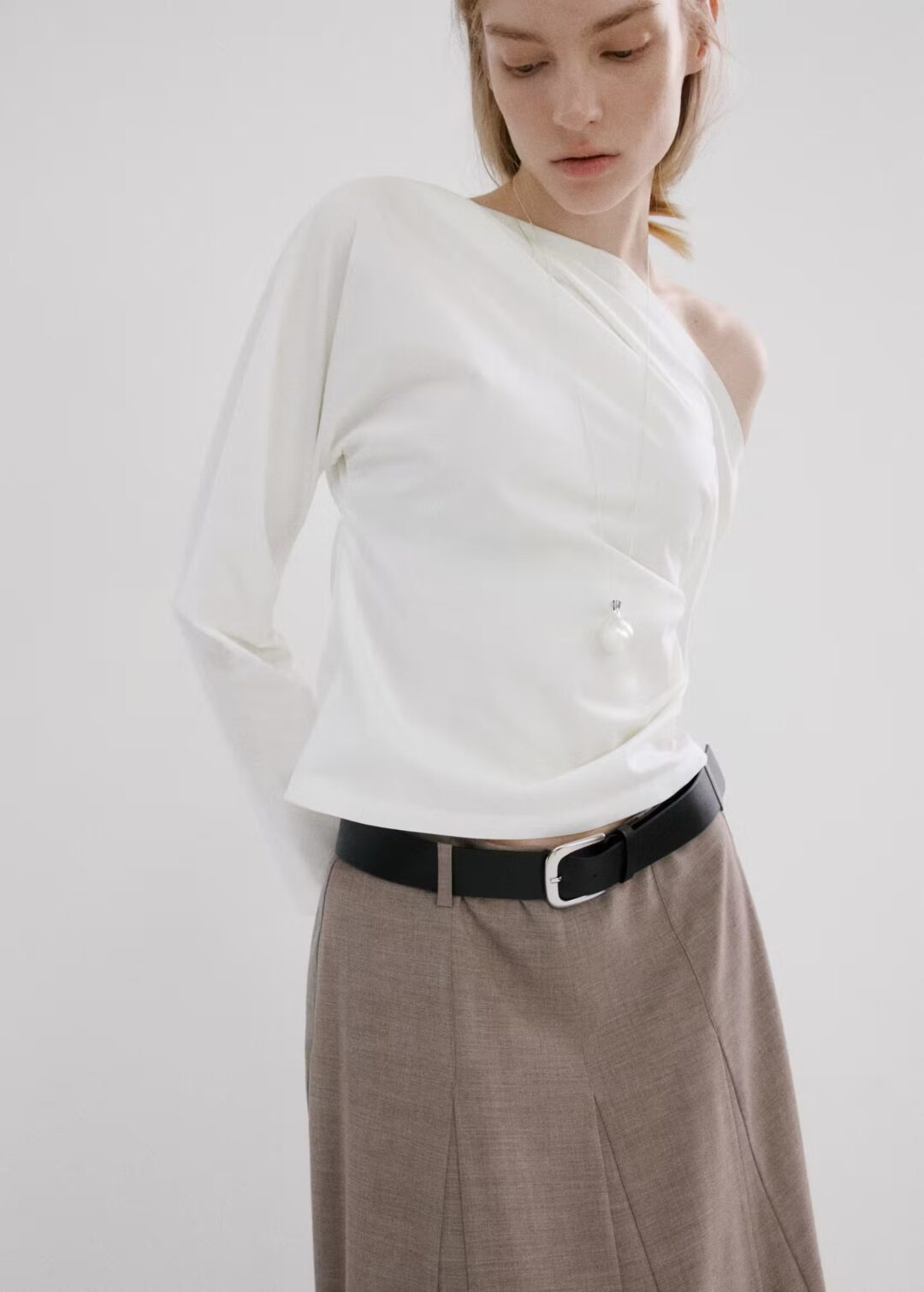 BLUSA ALGODÓN CUELLO ASIMÉTRICO MANGO