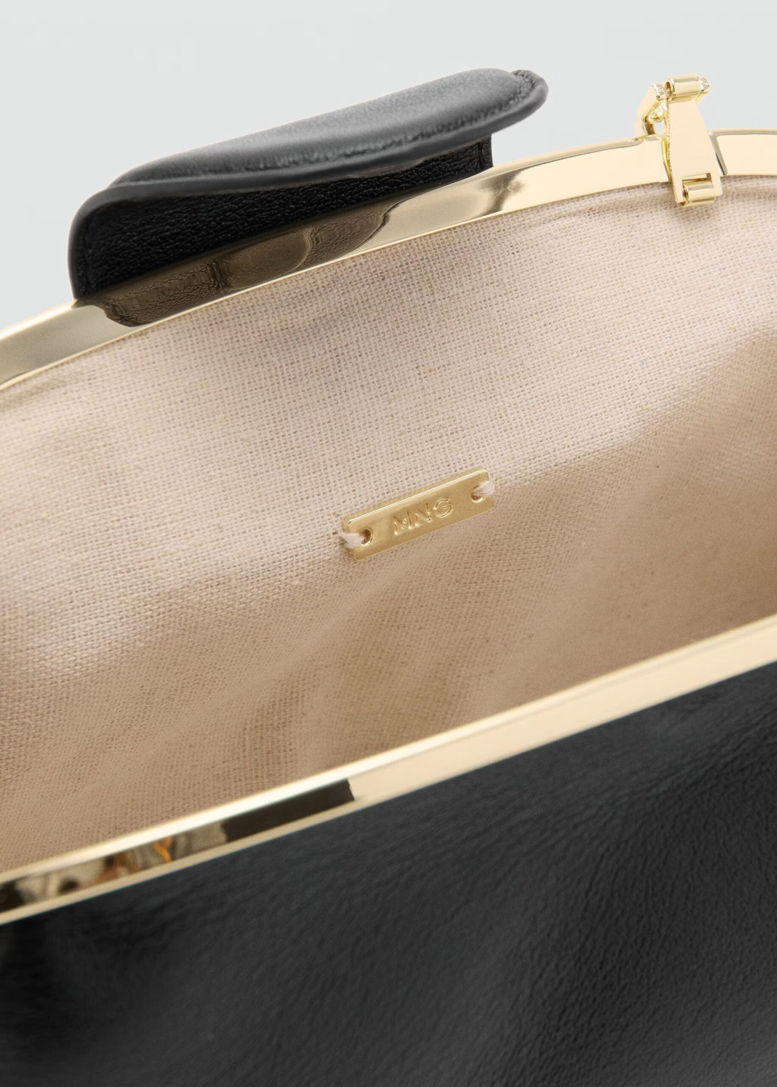 BOLSO CLUTCH PEQUEÑO DETALLES METÁLICOS MANGO 5 BOLSO CLUTCH PEQUEÑO DETALLES METÁLICOS MANGO - Image 5